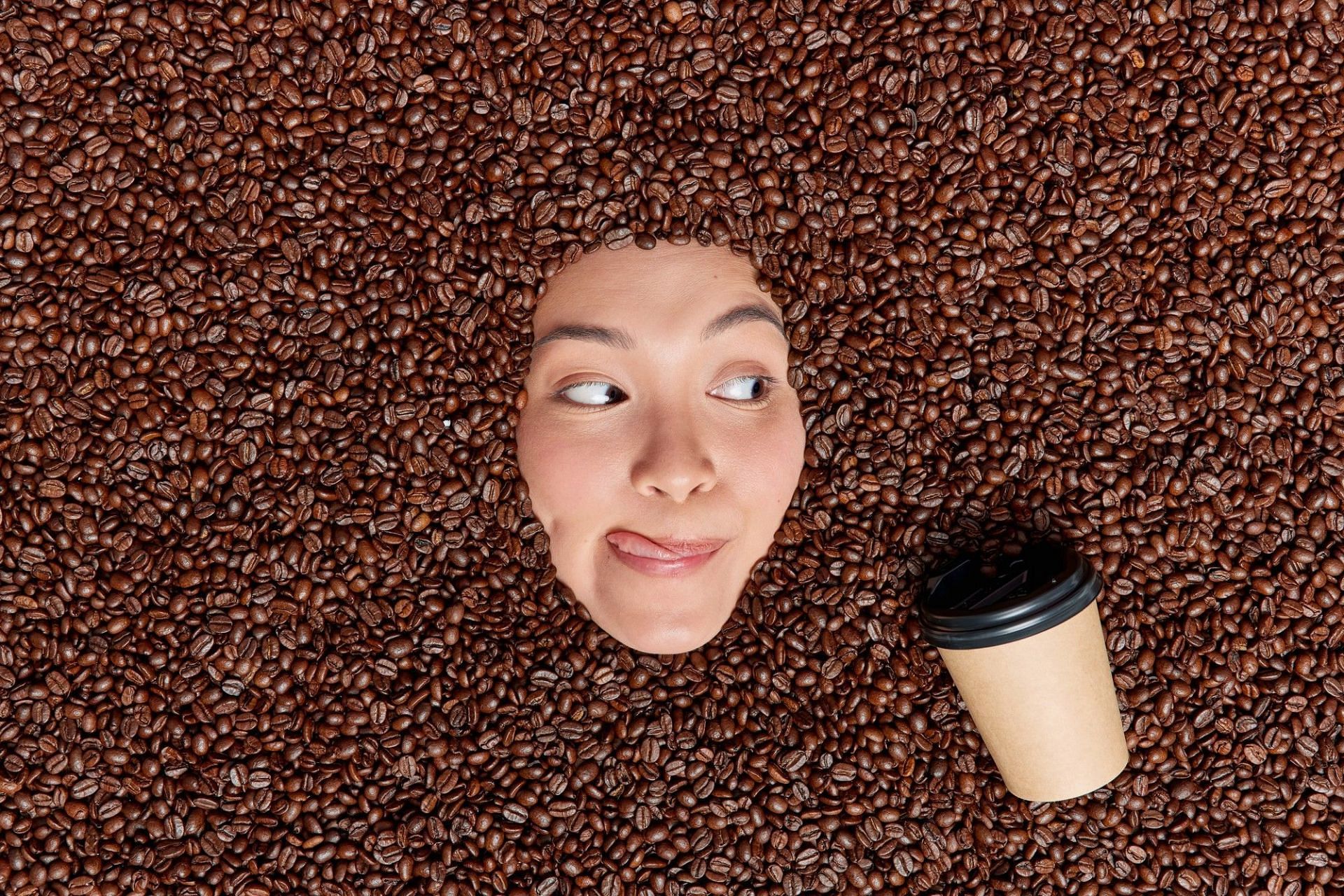 DIY skin whitening with coffee beans (Image by wayhomestudio on Freepik)